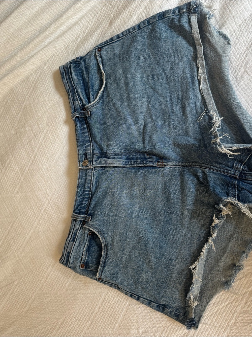 Abercrombie & Fitch Curve Love 90s Relaxed Cutoff High Rise Jean Shorts 35/20